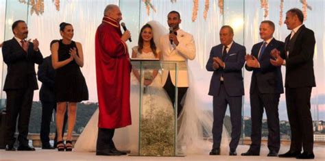 V­o­l­k­a­n­ ­B­a­b­a­c­a­n­ ­e­v­l­e­n­d­i­